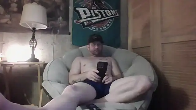 Snapshot of Edward_LongCock chatting on 06-01-26, 06:35 Edward LongCock online show from 06-01-26, 06:35