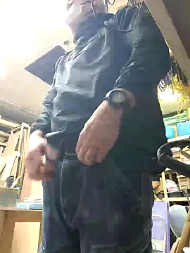 Snapshot of da--------i chatting on 02-19-25, 06:44 da--------i online show from 02-19-25, 06:44