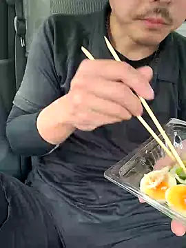 Snapshot of da--------i chatting on 10-25-25, 03:28 da--------i online show from 10-25-25, 03:28