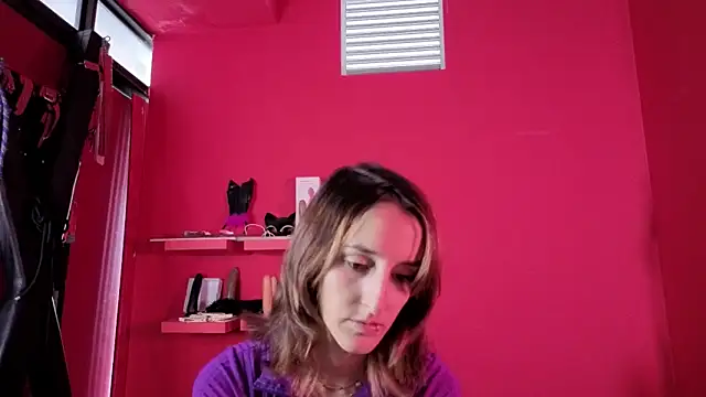 Ambar Roux  online show from 12-15-25, 01:50