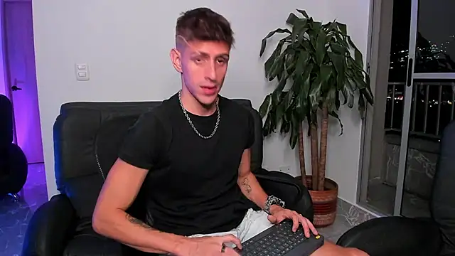 Snapshot of Jasperjoness chatting on 03-04-25, 03:33 Jasperjoness online show from 03-04-25, 03:33
