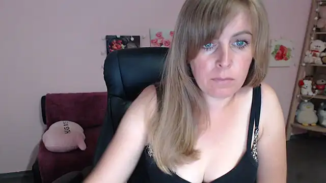 Hot Milady online show from 06-15-26, 07:41