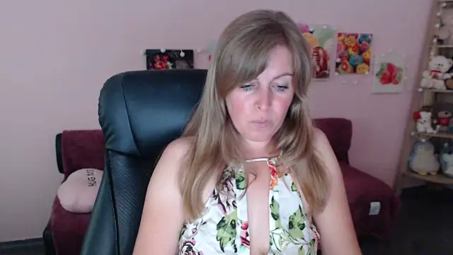 Hot Milady online show from 06-18-26, 07:40