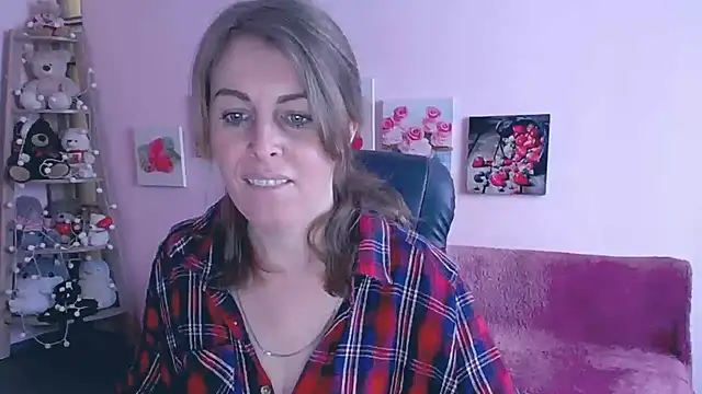 Snapshot of Hot_Milady chatting on 03-19-25, 08:12 Hot Milady online show from 03-19-25, 08:12