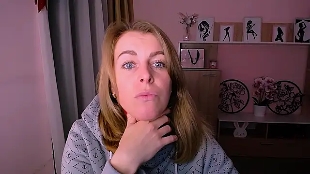 Snapshot of Hot_Milady chatting on 12-17-24, 07:39 Hot Milady online show from 12-17-24, 07:39
