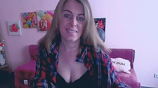 Snapshot of Hot_Milady chatting on 03-03-25, 08:19 Hot Milady online show from 03-03-25, 08:19