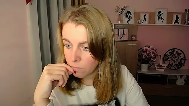 Snapshot of Hot_Milady chatting on 12-12-24, 07:52 Hot Milady online show from 12-12-24, 07:52