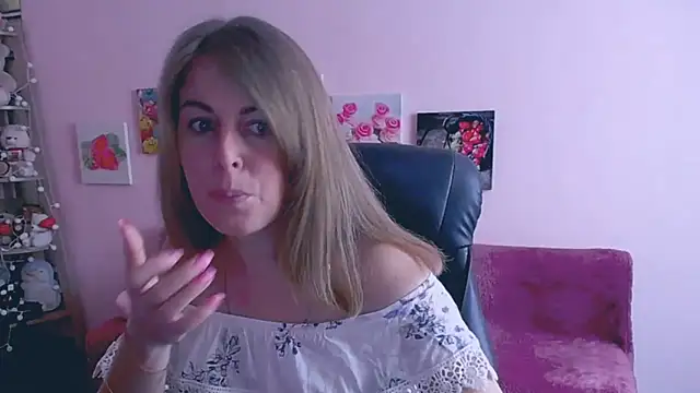 Snapshot of Hot_Milady chatting on 03-12-25, 08:08 Hot Milady online show from 03-12-25, 08:08