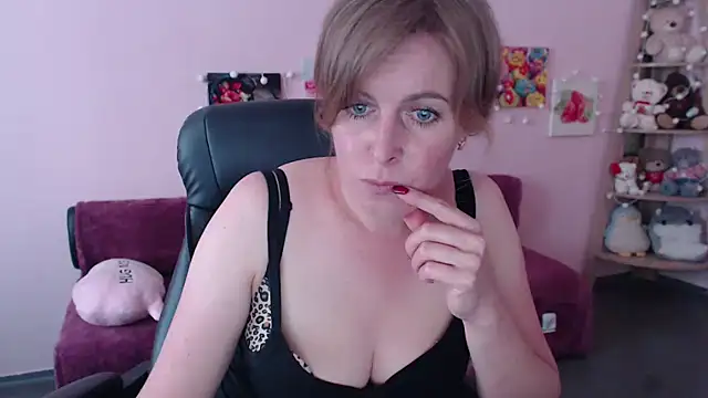 Hot Milady online show from 05-22-26, 07:50