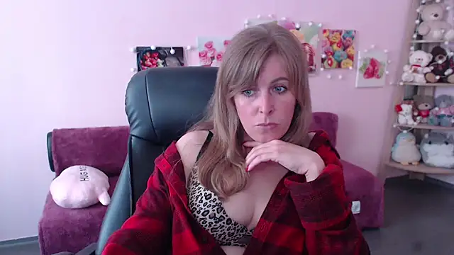 Hot Milady online show from 05-19-26, 07:37