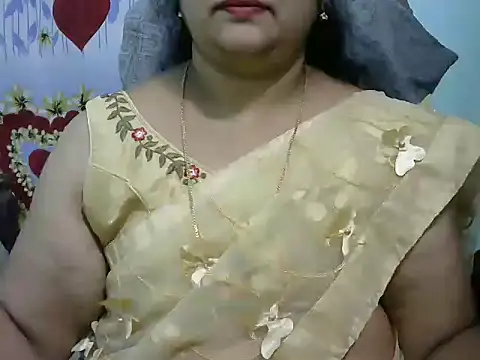 Snapshot of Naughty_Nityaa chatting on 03-07-25, 04:55 Naughty Nityaa online show from 03-07-25, 04:55