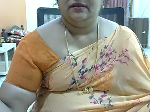 Snapshot of Naughty_Nityaa chatting on 02-14-25, 04:09 Naughty Nityaa online show from 02-14-25, 04:09