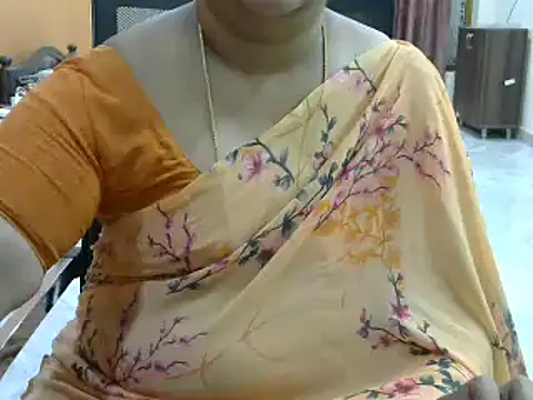 Snapshot of Naughty_Nityaa chatting on 02-19-25, 01:39 Naughty Nityaa online show from 02-19-25, 01:39
