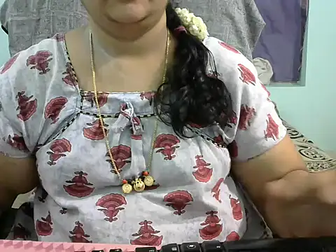 Snapshot of Naughty_Nityaa chatting on 03-04-25, 05:03 Naughty Nityaa online show from 03-04-25, 05:03
