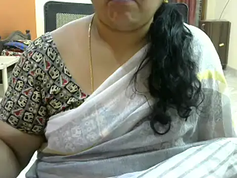 Snapshot of Naughty_Nityaa chatting on 02-17-25, 02:17 Naughty Nityaa online show from 02-17-25, 02:17