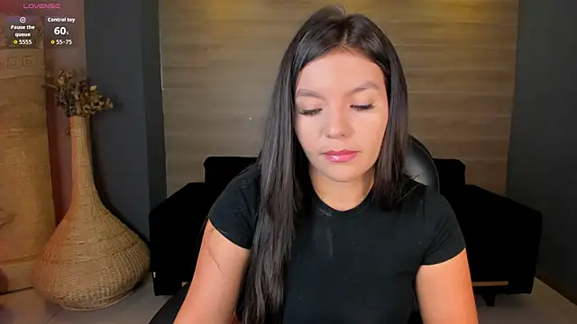 Snapshot of ValeriaRoldanX chatting on 04-22-26, 10:33 ValeriaRoldanX online show from 04-22-26, 10:33