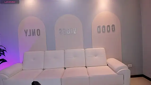 Snapshot of ValeriaRoldanX chatting on 04-19-26, 10:27 ValeriaRoldanX online show from 04-19-26, 10:27