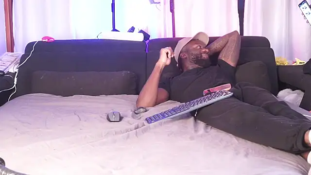 MacTroy online show from 10-05-25, 04:31