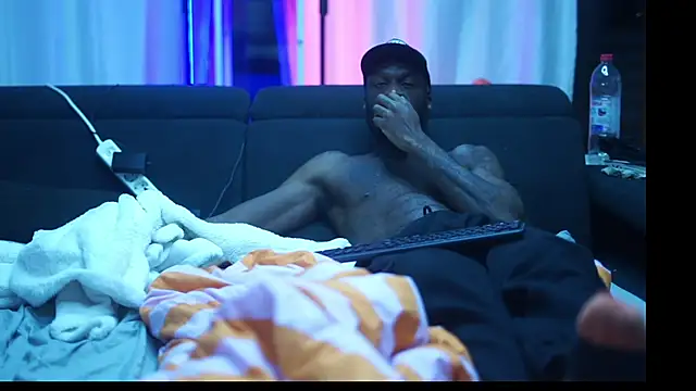 MacTroy online show from 10-13-25, 08:32