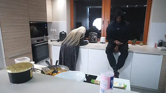 MacTroy online show from 10-09-25, 06:19