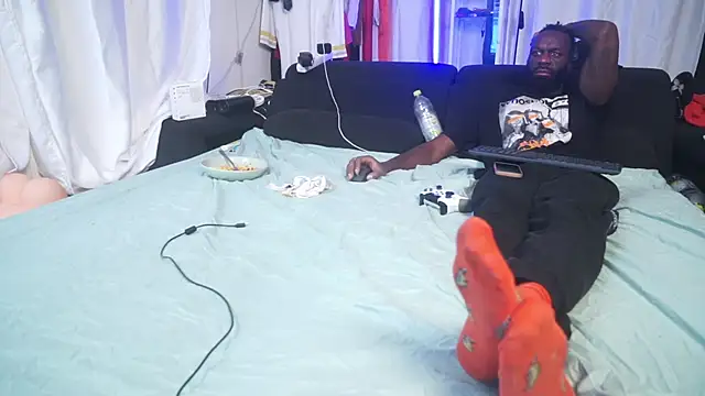 MacTroy online show from 11-05-25, 06:22