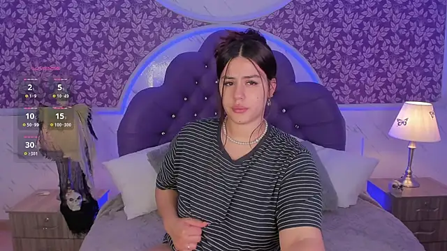 Snapshot of Miamontoya chatting on 10-13-25, 01:45 Miamontoya online show from 10-13-25, 01:45