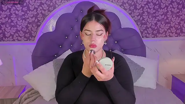 Miamontoya online show from 11-19-25, 01:55