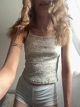 Snapshot of HellPeach chatting on 03-16-25, 01:27 HellPeach online show from 03-16-25, 01:27