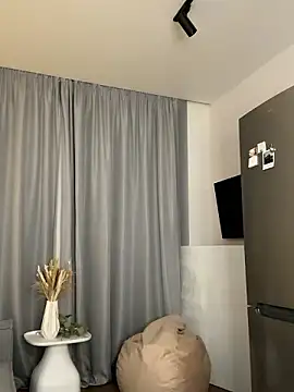 Snapshot of HellPeach chatting on 12-06-24, 06:00 HellPeach online show from 12-06-24, 06:00