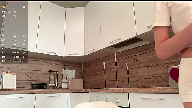 Snapshot of HellPeach chatting on 10-06-25, 01:45 HellPeach online show from 10-06-25, 01:45