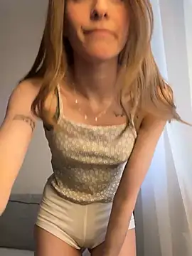 Snapshot of HellPeach chatting on 02-25-25, 02:48 HellPeach online show from 02-25-25, 02:48