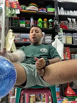 JuanZapata33 online show from 09-10-25, 05:01