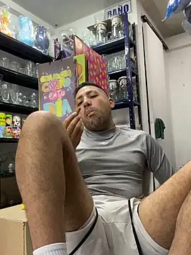 JuanZapata33 online show from 10-19-25, 09:50