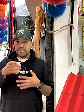 JuanZapata33 online show from 11-04-25, 09:40