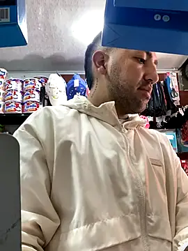 JuanZapata33 online show from 10-12-25, 07:15