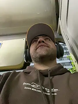 JuanZapata33 online show from 02-19-25, 11:25