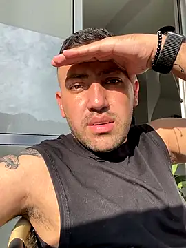 JuanZapata33 online show from 10-27-25, 09:05