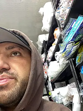 JuanZapata33 online show from 02-05-26, 10:16