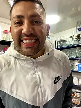 JuanZapata33 online show from 10-13-25, 09:38