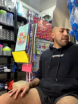 JuanZapata33 online show from 09-28-25, 09:11