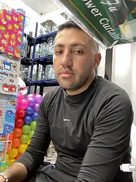 JuanZapata33 online show from 10-08-25, 09:48