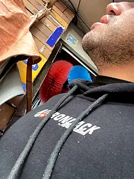 JuanZapata33 online show from 11-26-25, 09:15