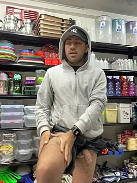 JuanZapata33 online show from 02-07-26, 09:23