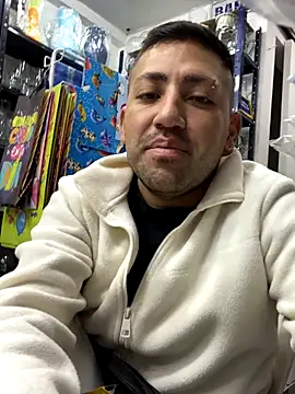 JuanZapata33 online show from 11-05-25, 10:13