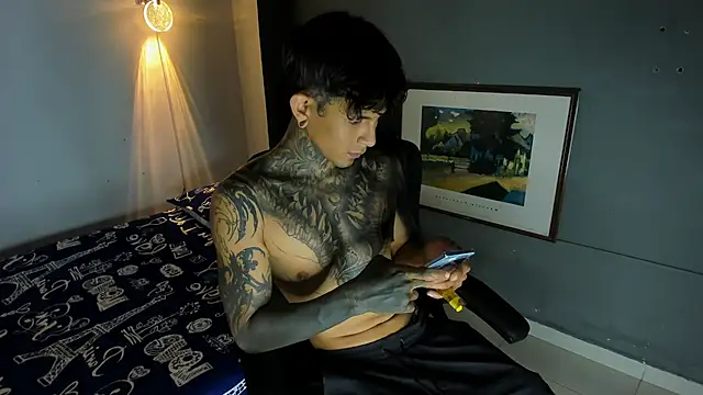 Travistanner 28 online show from 12-23-25, 04:45