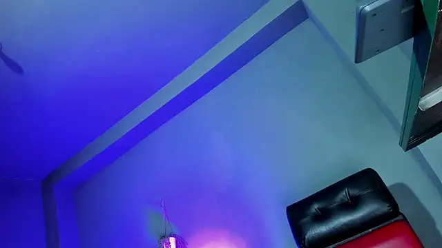 Snapshot of Travistanner_28 chatting on 09-21-25, 04:06 Travistanner 28 online show from 09-21-25, 04:06