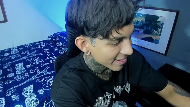 Snapshot of Travistanner_28 chatting on 11-08-25, 05:05 Travistanner 28 online show from 11-08-25, 05:05