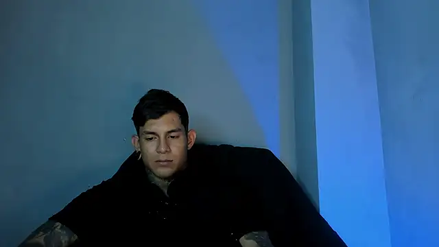 Snapshot of Travistanner_28 chatting on 06-30-26, 01:38 Travistanner 28 online show from 06-30-26, 01:38