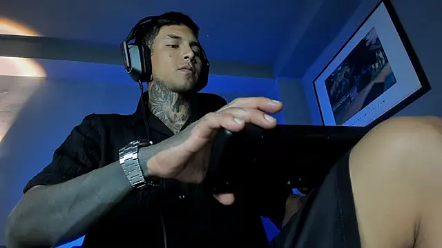Travistanner 28 online show from 05-19-26, 10:17