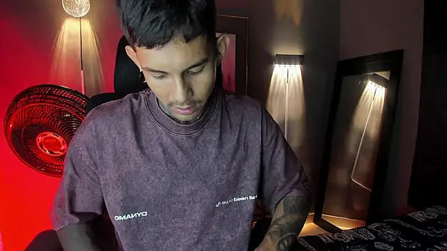 Travistanner 28 online show from 04-05-26, 07:26